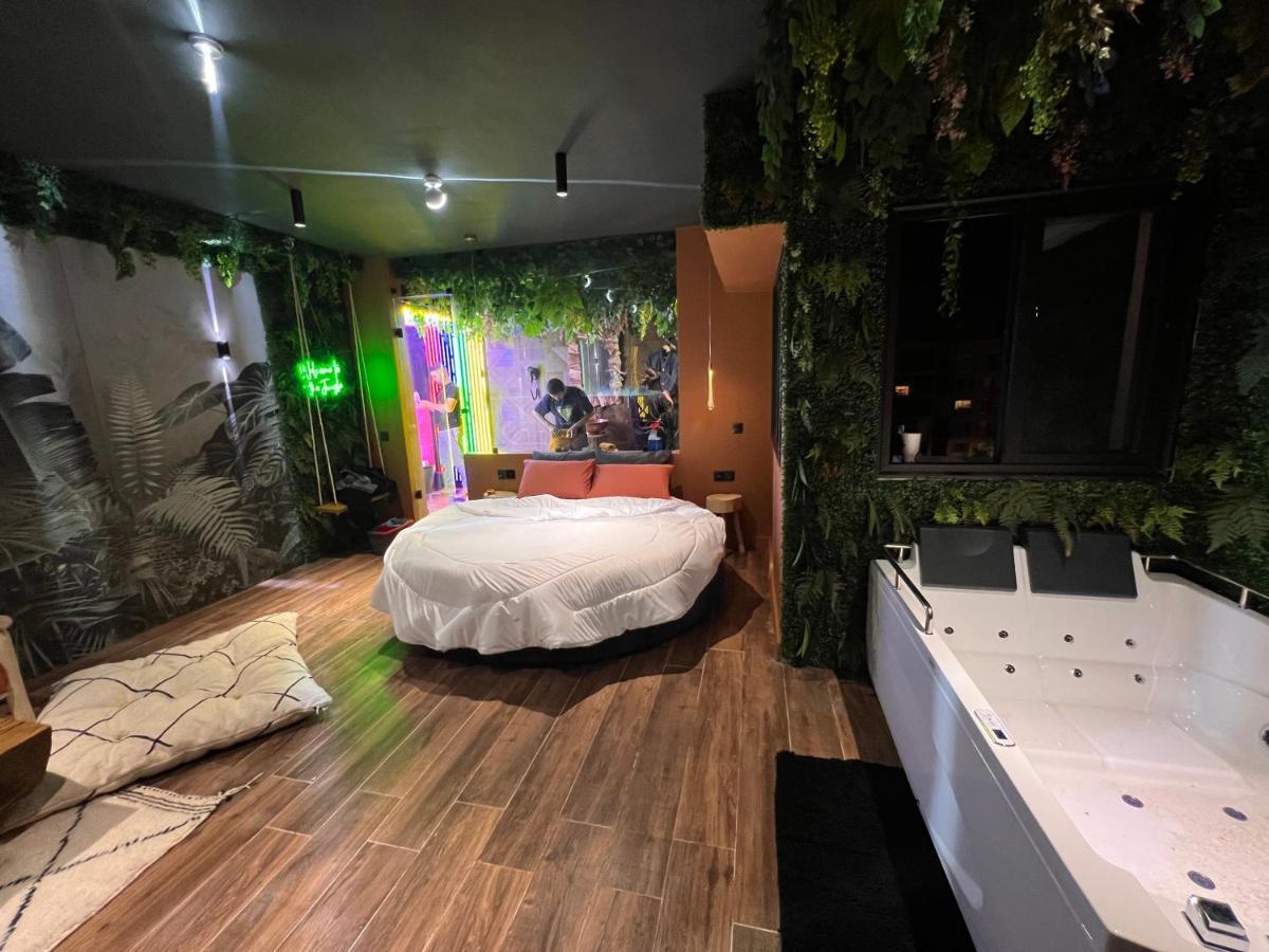 Jungle Au Centre De Marrakech Avec Jacuzzi ! Bed & Breakfast Marakeş Dış mekan fotoğraf